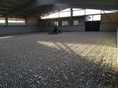 Reitanlage Innenansicht Blick zum Casino